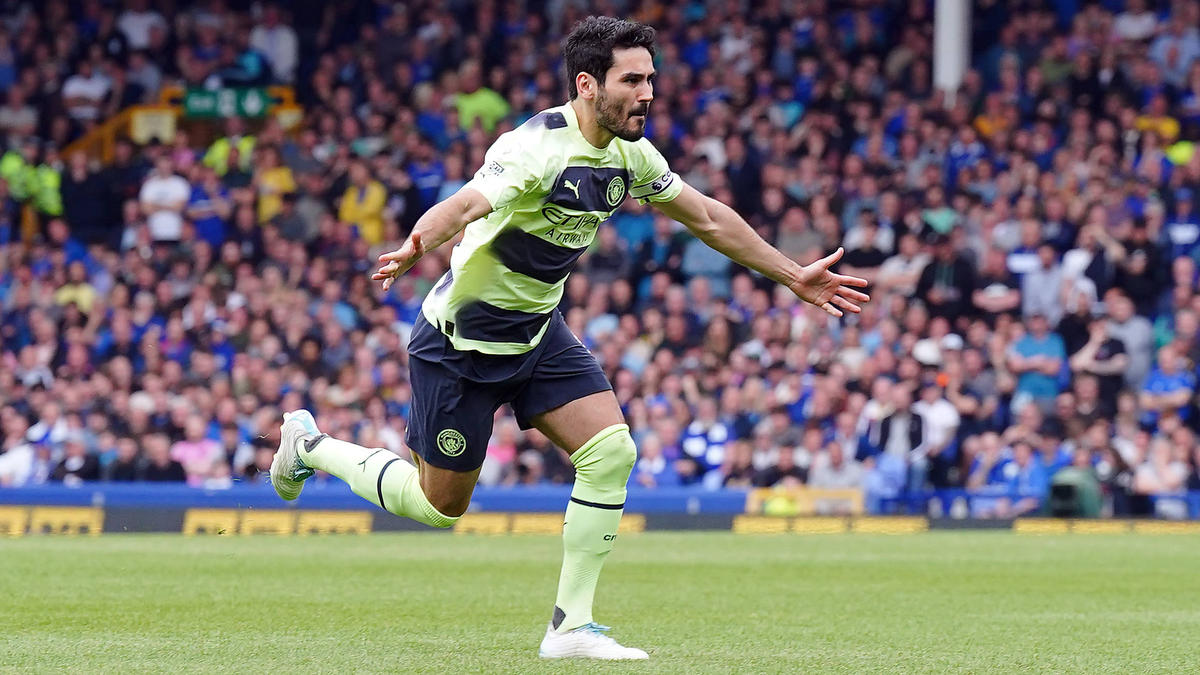 Ilkay Gündogan hilft einer Schule