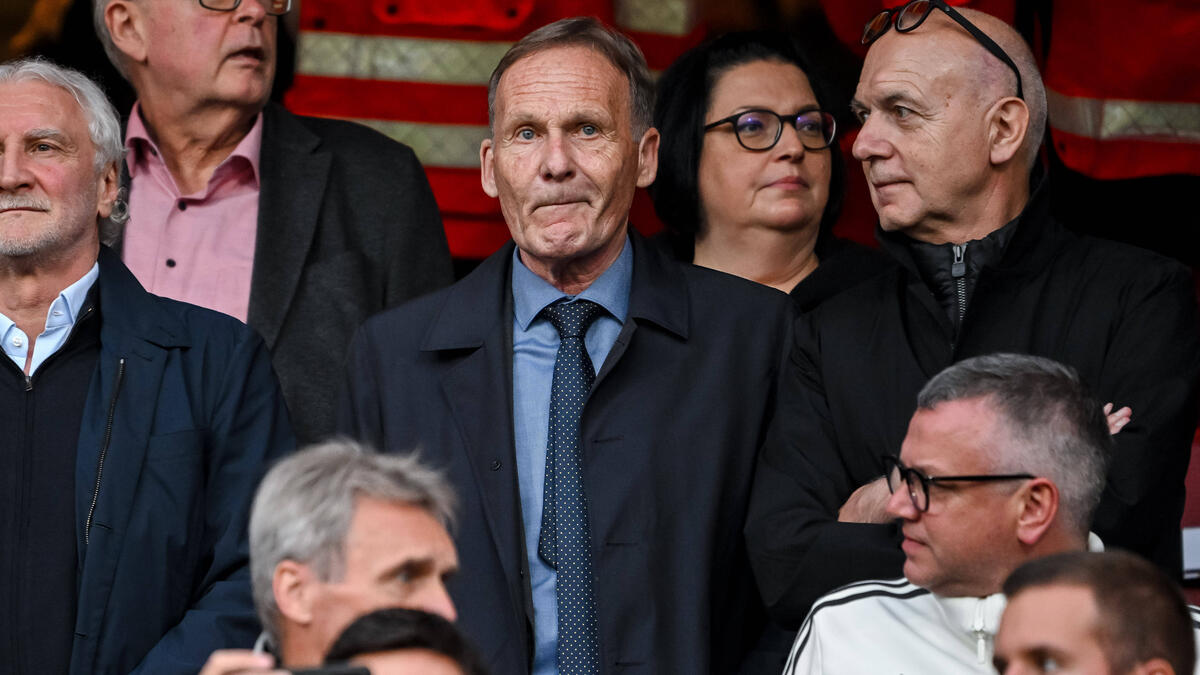 Ông chủ BVB Hans-Joachim Watzke và Co. đối mặt với những lời chỉ trích