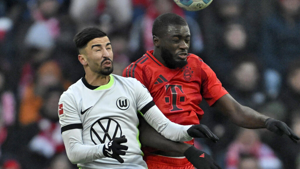 Mohamed Amoura (l.) wird bei Bayer Leverkusen gehandelt Mohamed Amoura (l.) wird bei Bayer Leverkusen gehandelt