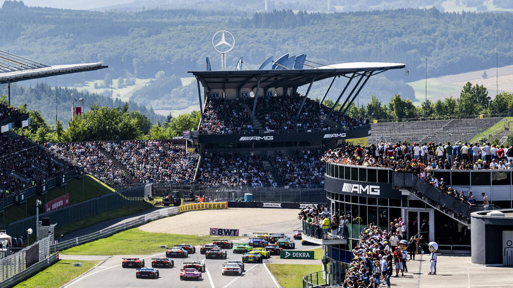 China-Delegation-bei-DTM-am-N-rburgring