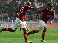 Maicon (l.) brachte Rom mit 1:0 gegen Florenz in Front
