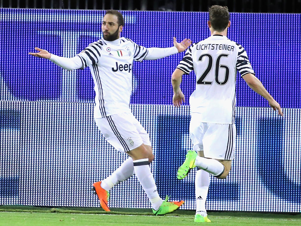 Nicht zu stoppen: Gonzalo Higuaín (l.) knipst Juventus zum Sieg