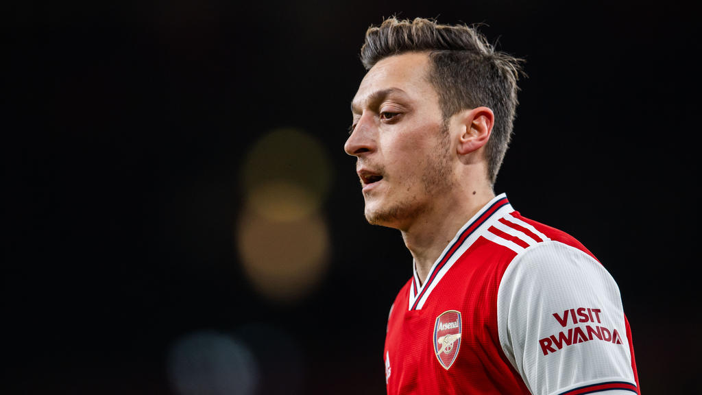 Mesut Özil schnappte sich Fortnite-Weltmeister Nyhrox für sein eSports-Team Mesut Özil schnappte sich Fortnite-Weltmeister Nyhrox für sein eSports-Team