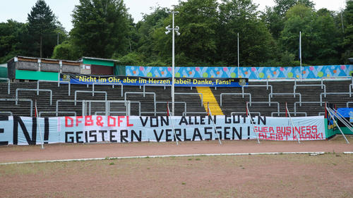 Spruchband im Stadion: