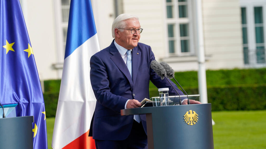 Besucht das DFB-Team: Frank-Walter Steinmeier Besucht das DFB-Team: Frank-Walter Steinmeier