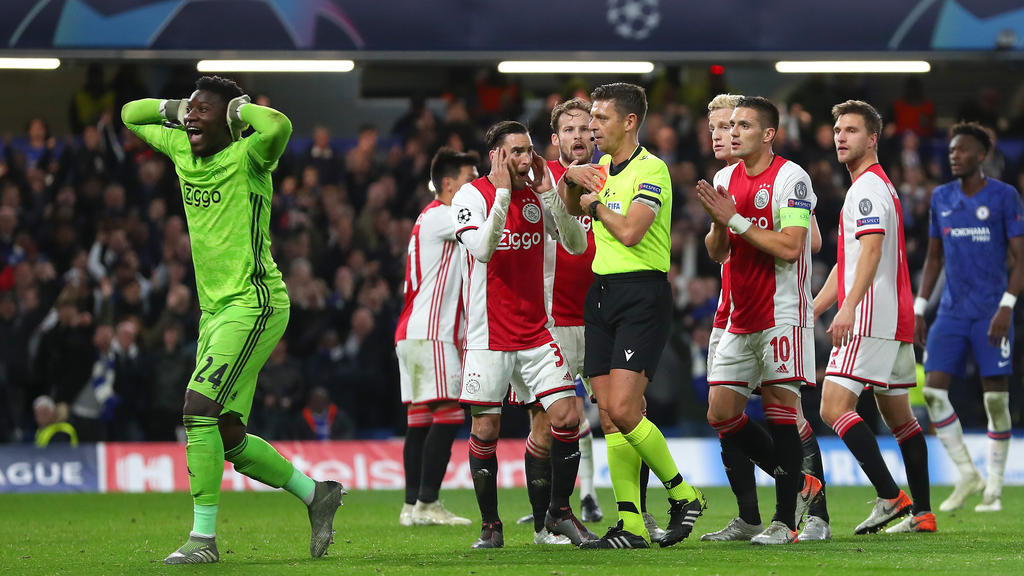 Zwischen dem FC Chelsea und Ajax Amsterdam ging es heftig zur Sache Zwischen dem FC Chelsea und Ajax Amsterdam ging es heftig zur Sache