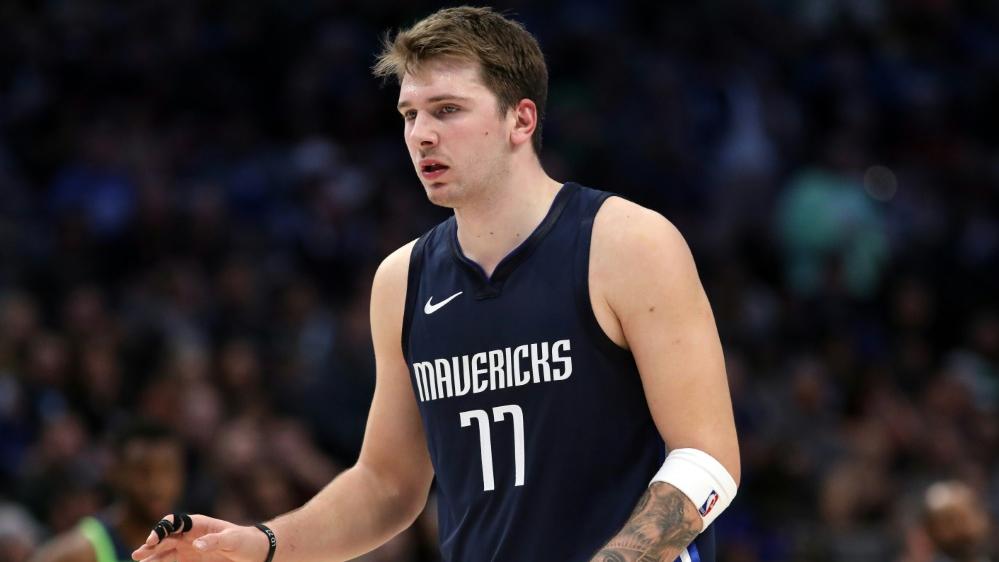 Luka Doncic von den Dallas Mavericks erlitt eine Knöchelverletzung Luka Doncic von den Dallas Mavericks erlitt eine Knöchelverletzung