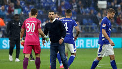 Muss Schalke 04 zurück in die Spur bringen: Trainer Dimitrios Grammozis (M.)