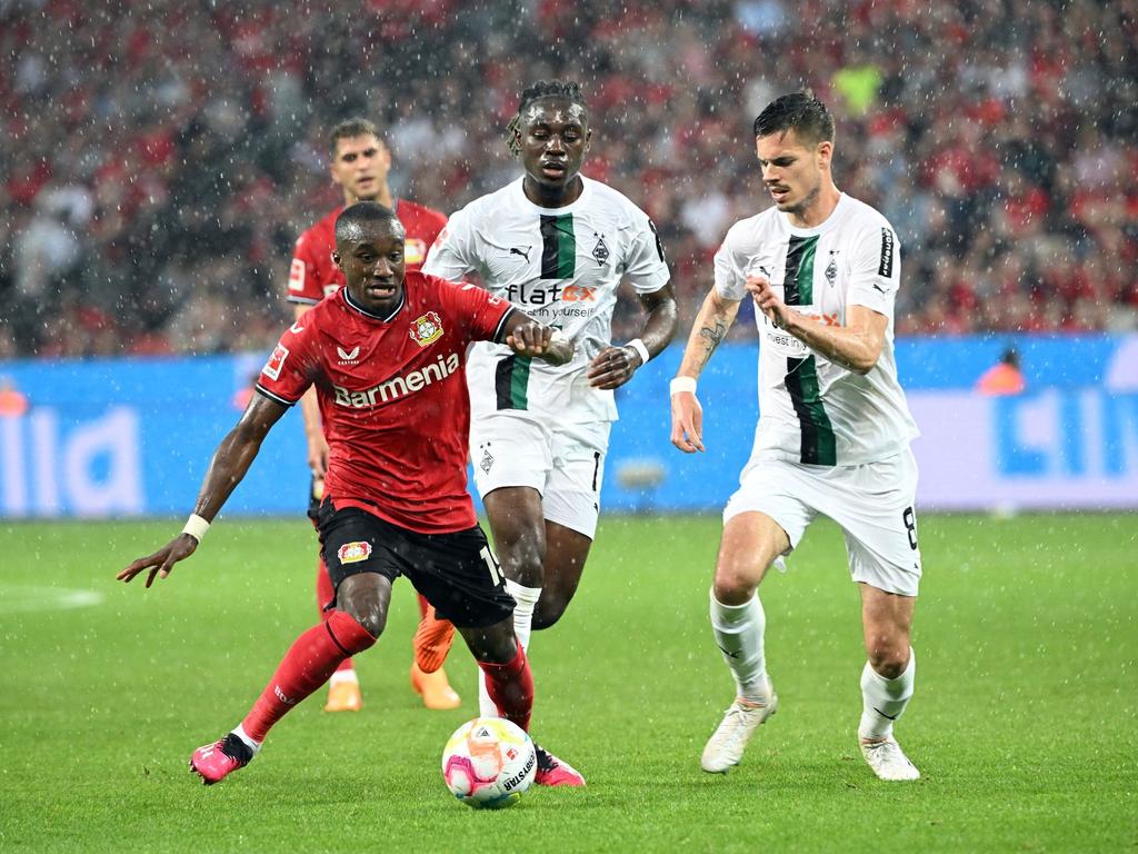 Moussa Diaby (l) steht in Leverkusen noch bis 2025 unter Vertrag Moussa Diaby (l) steht in Leverkusen noch bis 2025 unter Vertrag