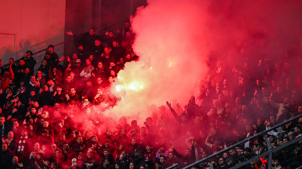 Gegen 24 Hooligans sind Stadionsperren zwischen drei und zehn Jahren verhängt worden Gegen 24 Hooligans sind Stadionsperren zwischen drei und zehn Jahren verhängt worden