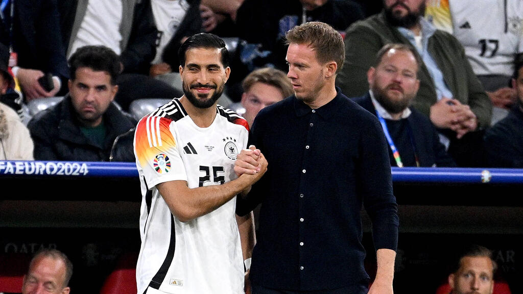 Emre Can (l.) beginnt gegen Spanien