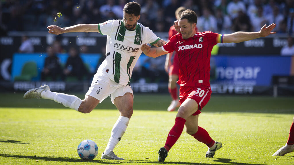 Tim Kleindienst (l.) verlor mit Gladbach gegen den SC Freiburg Tim Kleindienst (l.) verlor mit Gladbach gegen den SC Freiburg