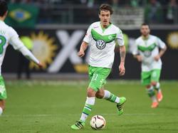 Max Kruse heeft balbezit tijdens het competitieduel VfL Wolfsburg - Bayern München (27-02-2016).