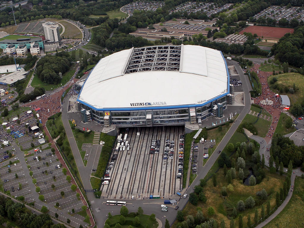 Стадион шальке. Фельтинс Арена Гельзенкирхен. Veltins Arena стадион. Арена Шальке 04. Шальке 04 стадион старый.