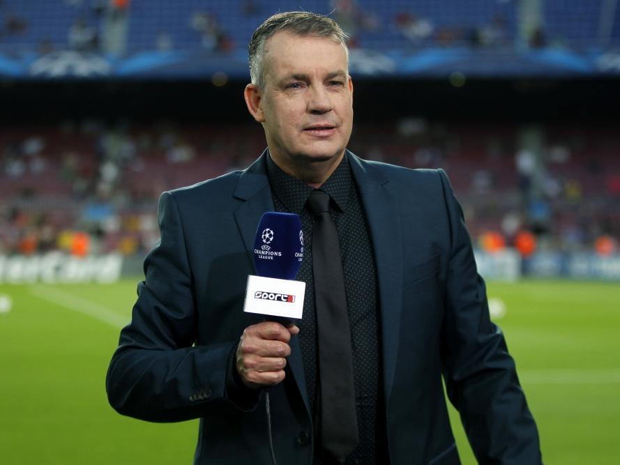 Commentator en journalist Sierd de Vos in het stadion van FC Barcelona. Hij doet verslag van de wedstrijd tussen de Catalaanse topclub en Ajax. (19-09-2013)