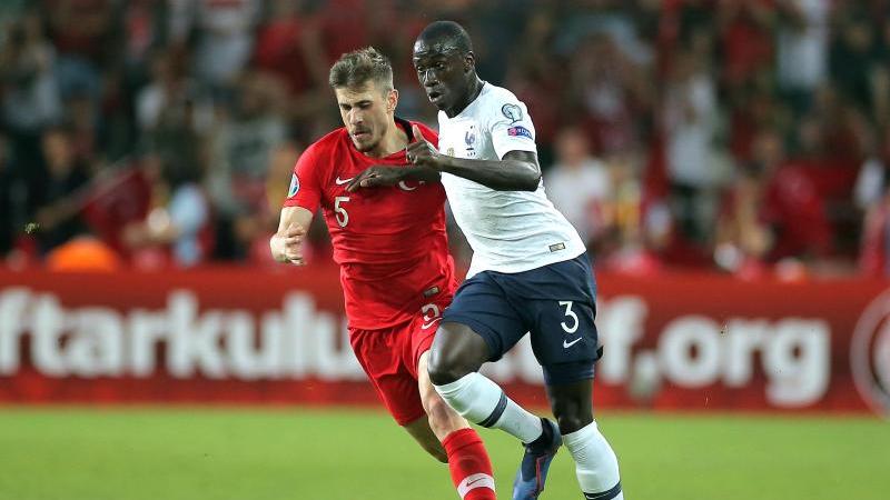 Ferland Mendy (r.) wechselt für 48 Millionen Euro zu den Königlichen Ferland Mendy (r.) wechselt für 48 Millionen Euro zu den Königlichen