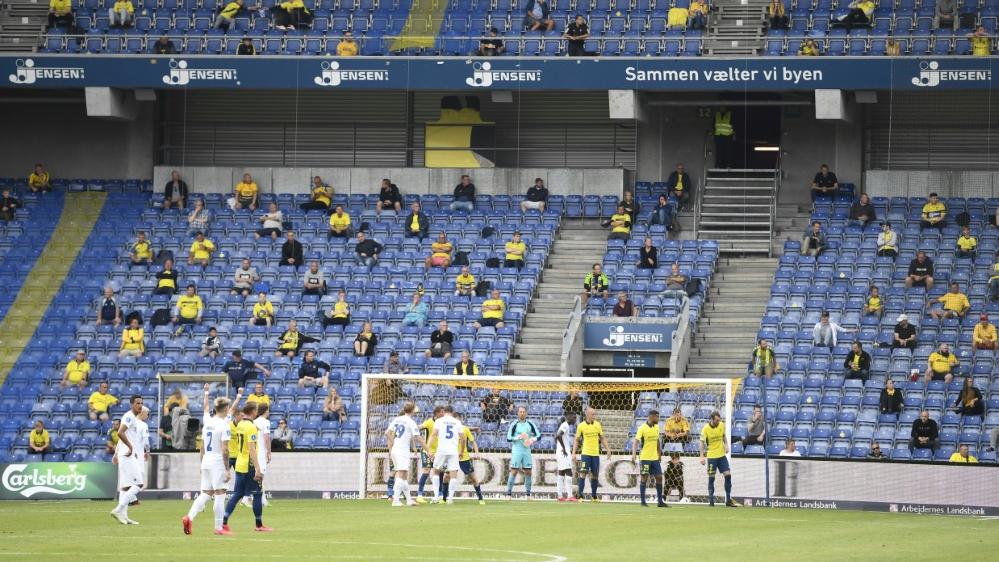 Kuriose Tribunen 3000 Fans Beim Kopenhagen Derby