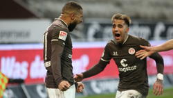 Derby-Held: Daniel-Kofi Kyereh (li.) erzielte den Siegtreffer für St. Pauli