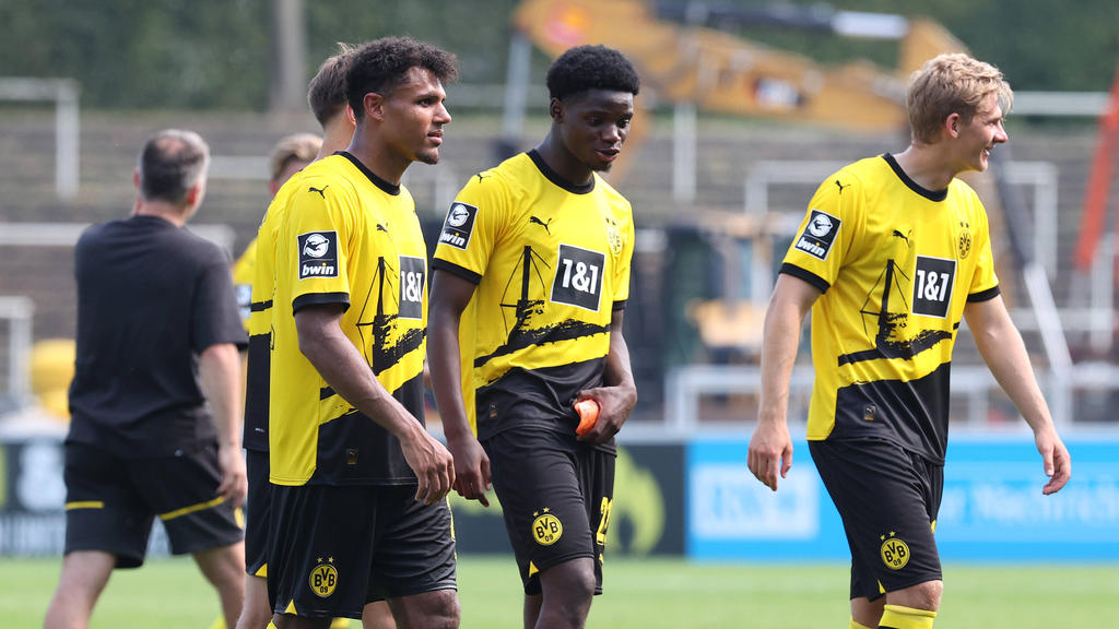 Hendry Blank (M.) vom BVB sammelt in dieser Saison erstmals Erfahrungen im Profibereich Hendry Blank (M.) vom BVB sammelt in dieser Saison erstmals Erfahrungen im Profibereich