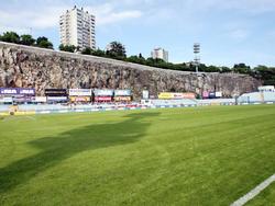 An die Wand gespielt: Das Stadion Kantrida in Rijeka weist eine ganz eigenwillige Architektur auf