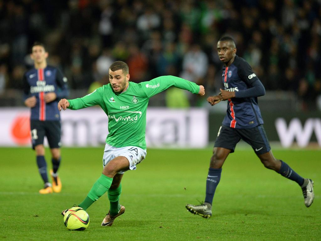 Oussama Tannane aan de bal tijdens de competitiewedstrijd tegen Paris Saint-Germain. (31-01-2016)