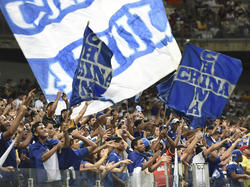 Aficionados del Cruzeiro animan frente a Huracán. (Foto: Getty)