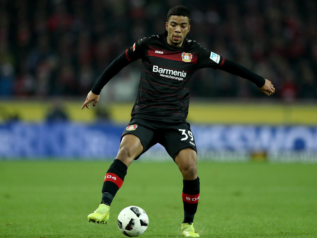 Bayers Aufsteiger Benjamin Henrichs bleibt dem Klub wohl noch etwas erhalten Bayers Aufsteiger Benjamin Henrichs bleibt dem Klub wohl noch etwas erhalten