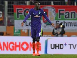 Im Spiel gegen Augsburg hat Werder-Verteidiger Lamine Sané keine gute Figur gemacht