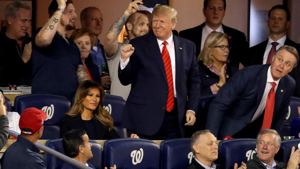 Donald Trump wurde nicht von allen Fans herzlich empfangen Donald Trump wurde nicht von allen Fans herzlich empfangen