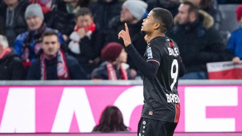 Neben Keeper Hrádecky der herausragende Leverkusener: Leon Bailey Neben Keeper Hrádecky der herausragende Leverkusener: Leon Bailey