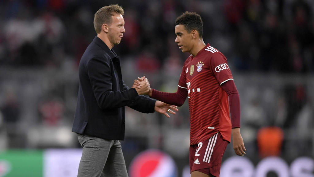 Julian Nagelsmann (l.) will beim FC Bayern weiter auf Jamal Musiala (r.) setzen Julian Nagelsmann (l.) will beim FC Bayern weiter auf Jamal Musiala (r.) setzen