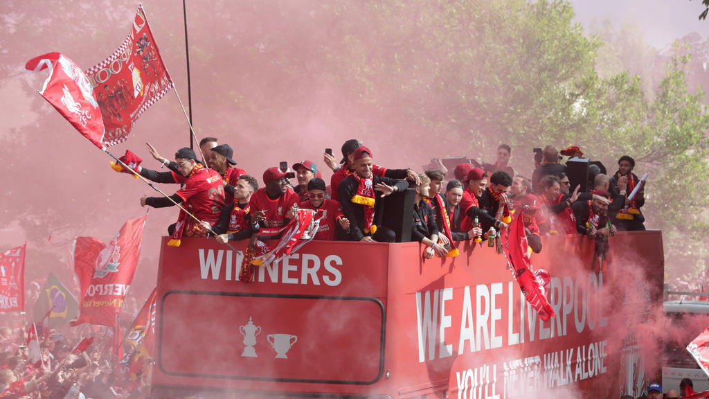 Der FC Liverpool ließ sich für zwei Pokalsiege feiern