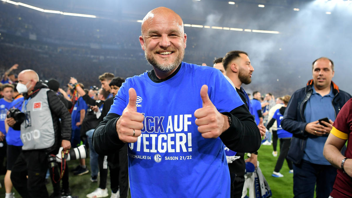 Schalke-Sportchef Rouven Schröder wurde vom Vorstand gelobt