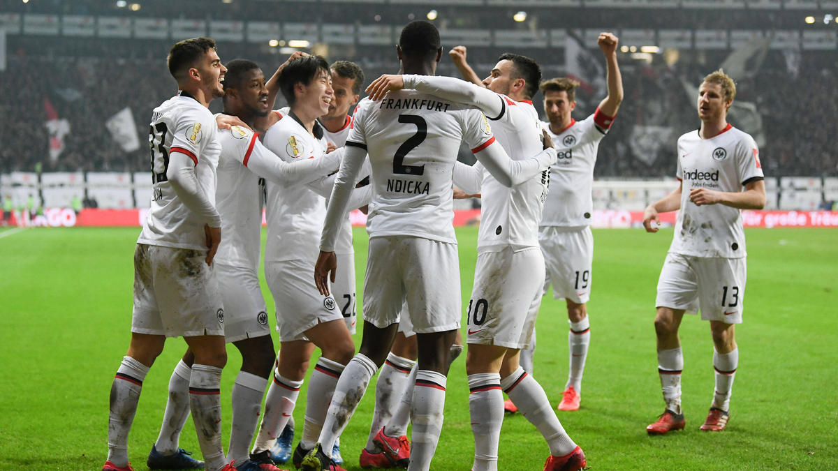 Eintracht Frankfurt setzte sich gegen Werder Bremen durch Eintracht Frankfurt setzte sich gegen Werder Bremen durch