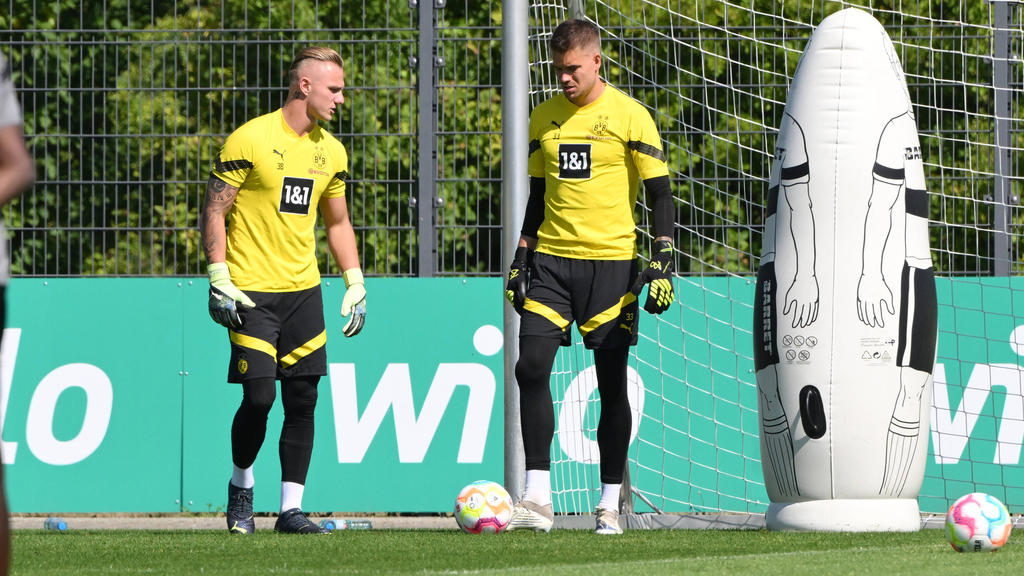 Luca Unbehaun (l.) ist vorerst dritter Keeper bei den BVB-Profis Luca Unbehaun (l.) ist vorerst dritter Keeper bei den BVB-Profis