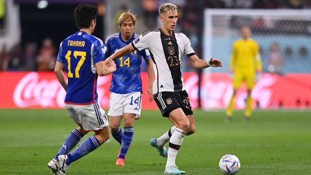 Nico Schlotterbeck (r.) trifft mit dem DFB-Team wieder auf Japan