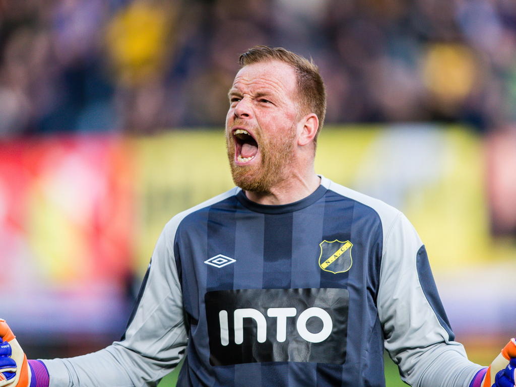 Jelle ten Rouwelaar schreeuwt het uit na een doelpunt van zijn ploeg. (11-04-2015)