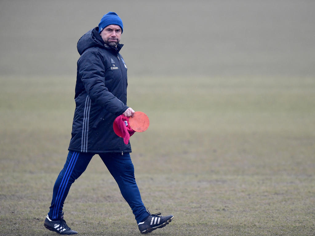 Bernd Hollerbach muss mit dem HSV unbedingt punkten Bernd Hollerbach muss mit dem HSV unbedingt punkten