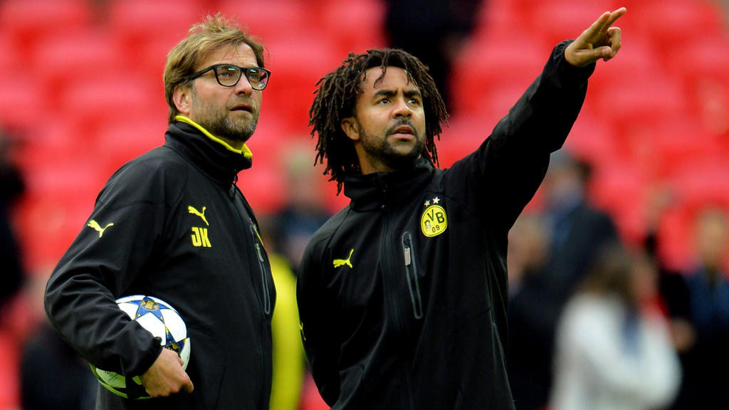 Patrick Owomoyela und Jürgen Klopp arbeiteten viele Jahre gemeinsam beim BVB Patrick Owomoyela und Jürgen Klopp arbeiteten viele Jahre gemeinsam beim BVB