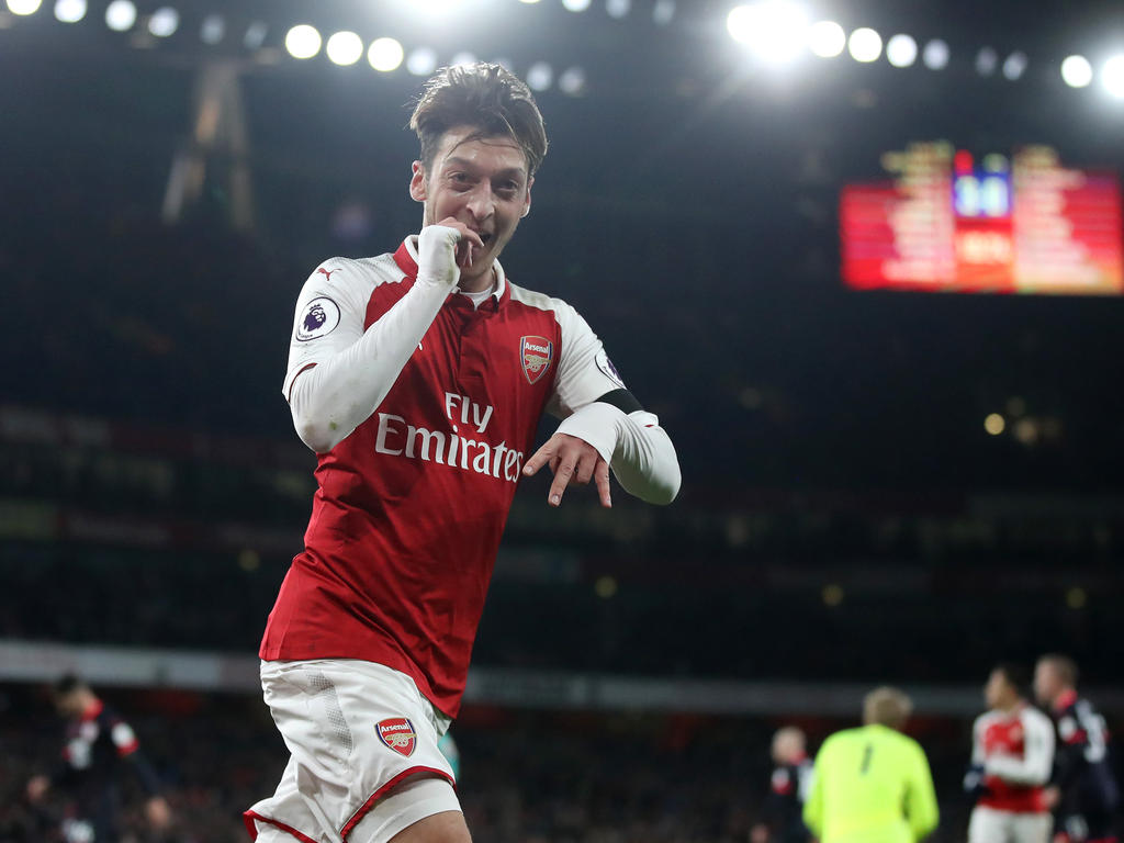 Mesut Özil hat den FC Arsenal zum Sieg gegen Huddersfield geführt