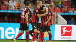 Die Leverkusener Spieler feiern den klaren Sieg gegen Borussia Mönchengladbach