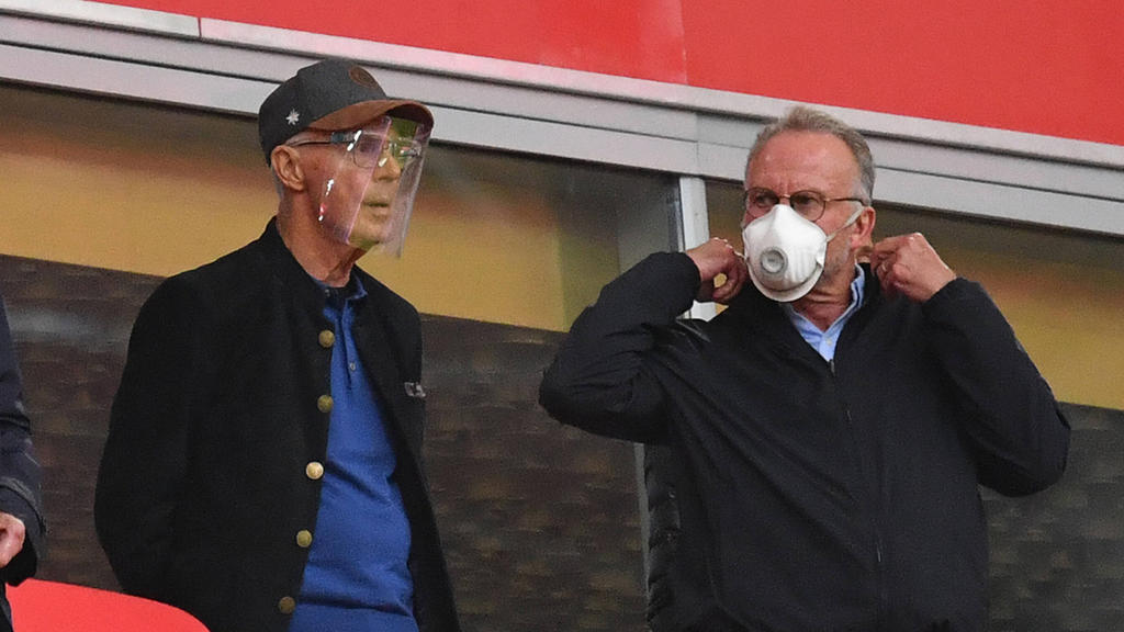 Hält viel von Bayern-Coach Hansi Flick: Ehrenpräsident Franz Beckenbauer (l.)