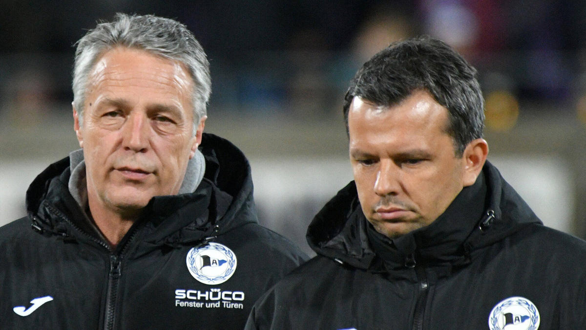 Cheftrainer Uwe Neuhaus (l.) und Sport-Geschäftsführer Samir Arabi Cheftrainer Uwe Neuhaus (l.) und Sport-Geschäftsführer Samir Arabi
