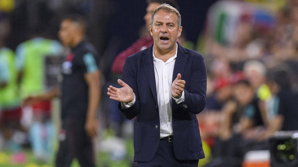 Bundestrainer Hansi Flick steht unter Druck Bundestrainer Hansi Flick steht unter Druck