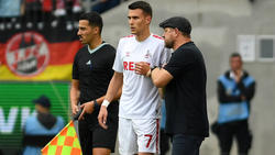 Dejan Ljubicic, hier mit Kölns Trainer Steffen Baumgart, muss beim FC bleiben