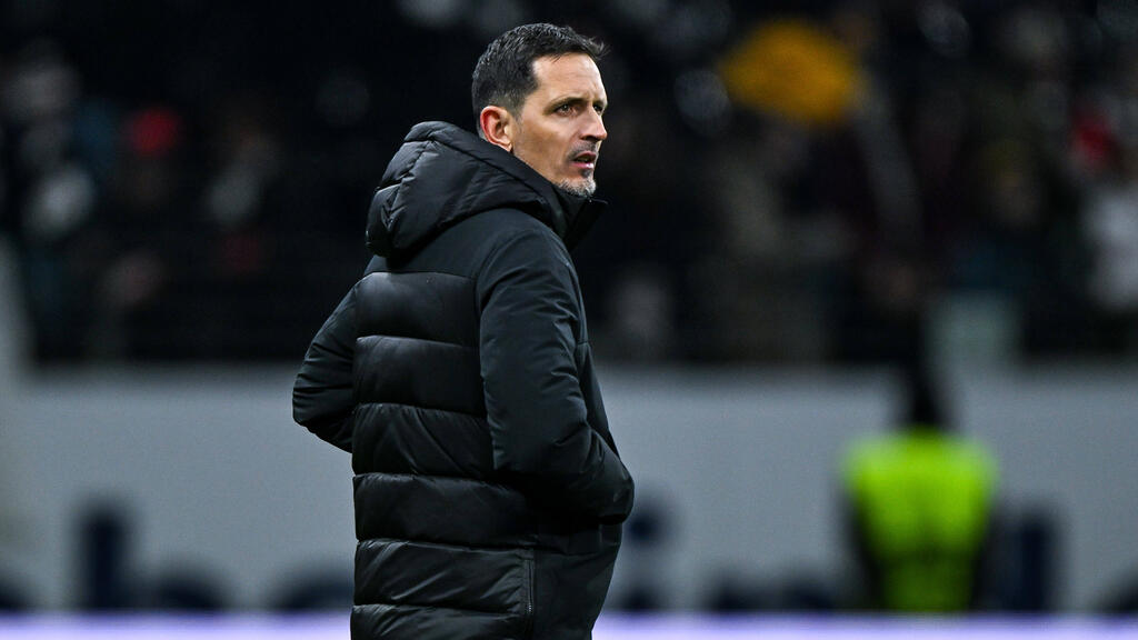 Dino Toppmöller feierte mit der Eintracht einen wichtigen Heimsieg Dino Toppmöller feierte mit der Eintracht einen wichtigen Heimsieg