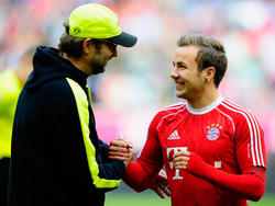 Mario Götze saluda a su antiguo entrenador en Dortmund, Jürgen Klopp. (Foto: Getty)