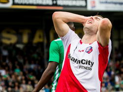 Tommy Oar mist tegen FC Dordrecht een grote kans en baalt daar flink van. (19-10-2014) 