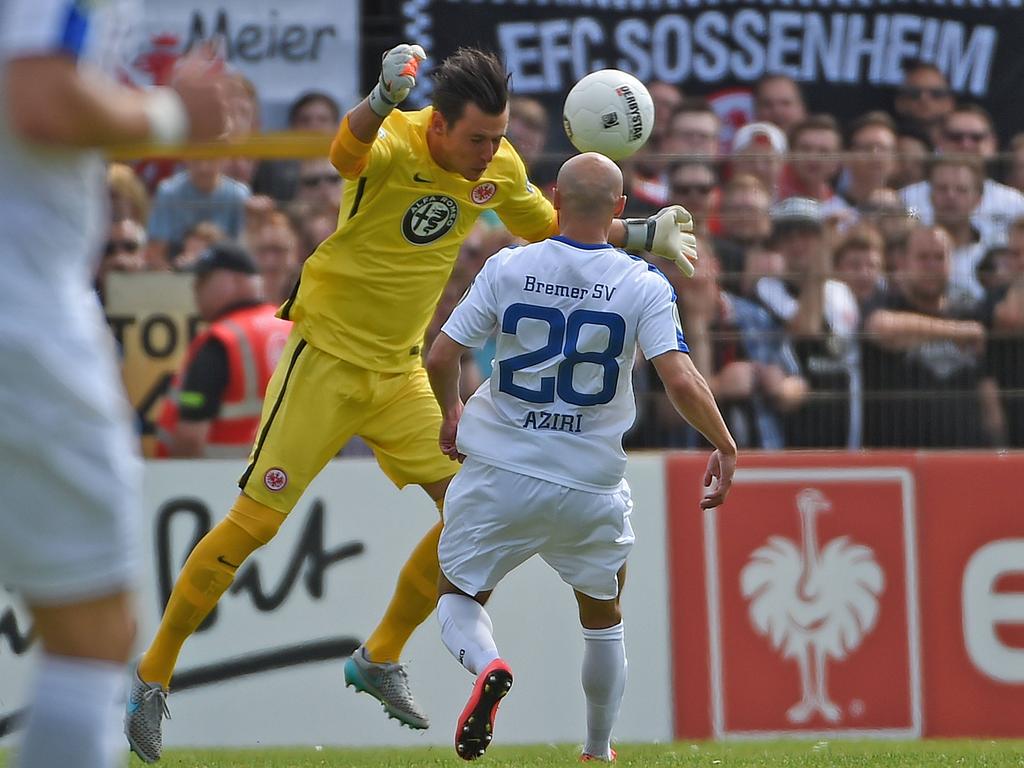 Frankfurt-Keeper Heinz Lindner im Pokaleinsatz