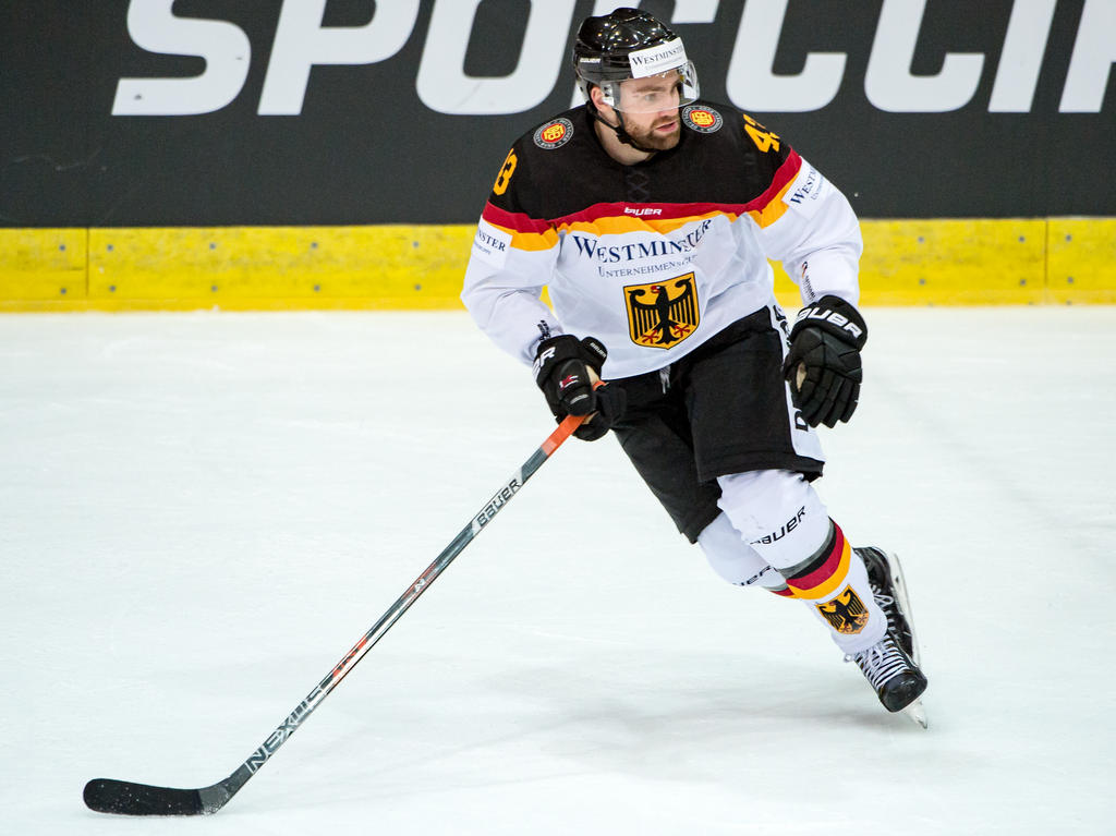 Gerrit Fauser ging erstmals mit seinen 24 Teamkollegen aufs Eis Gerrit Fauser ging erstmals mit seinen 24 Teamkollegen aufs Eis